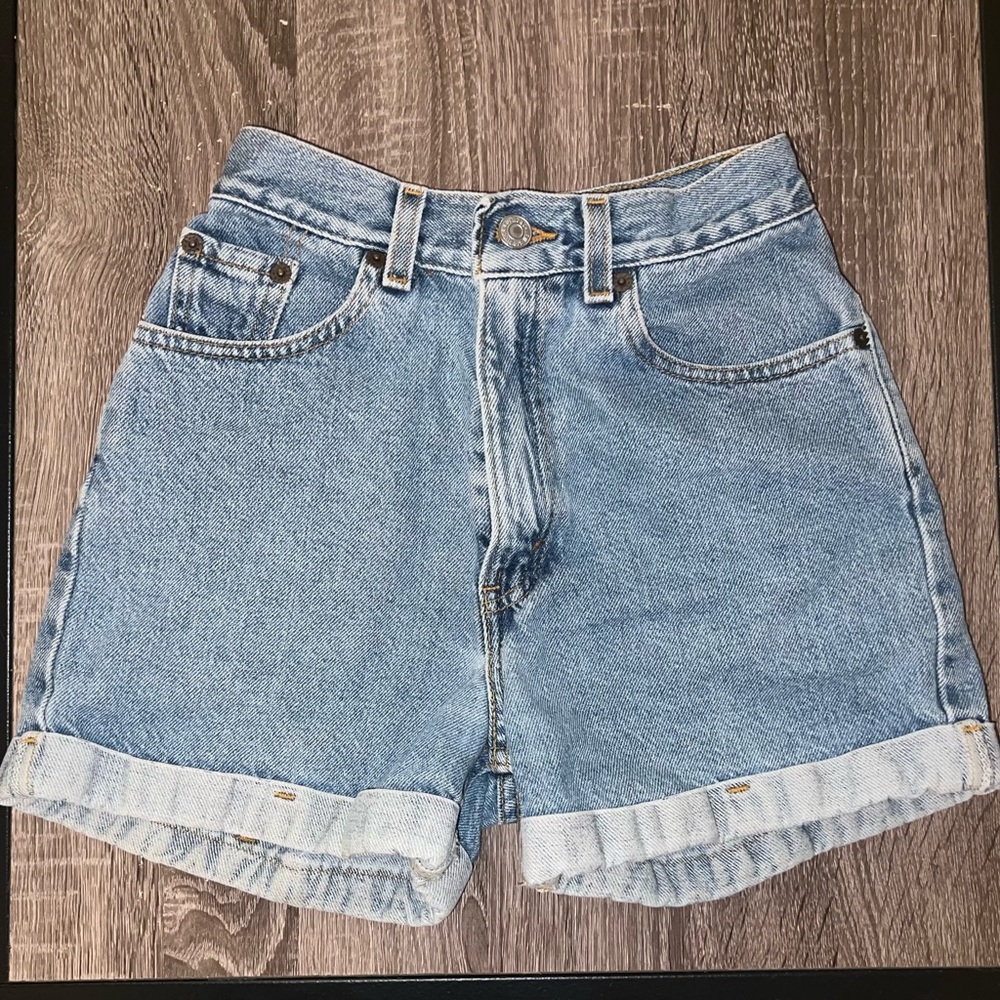 Vintage Levi’s Ribcage Shorts